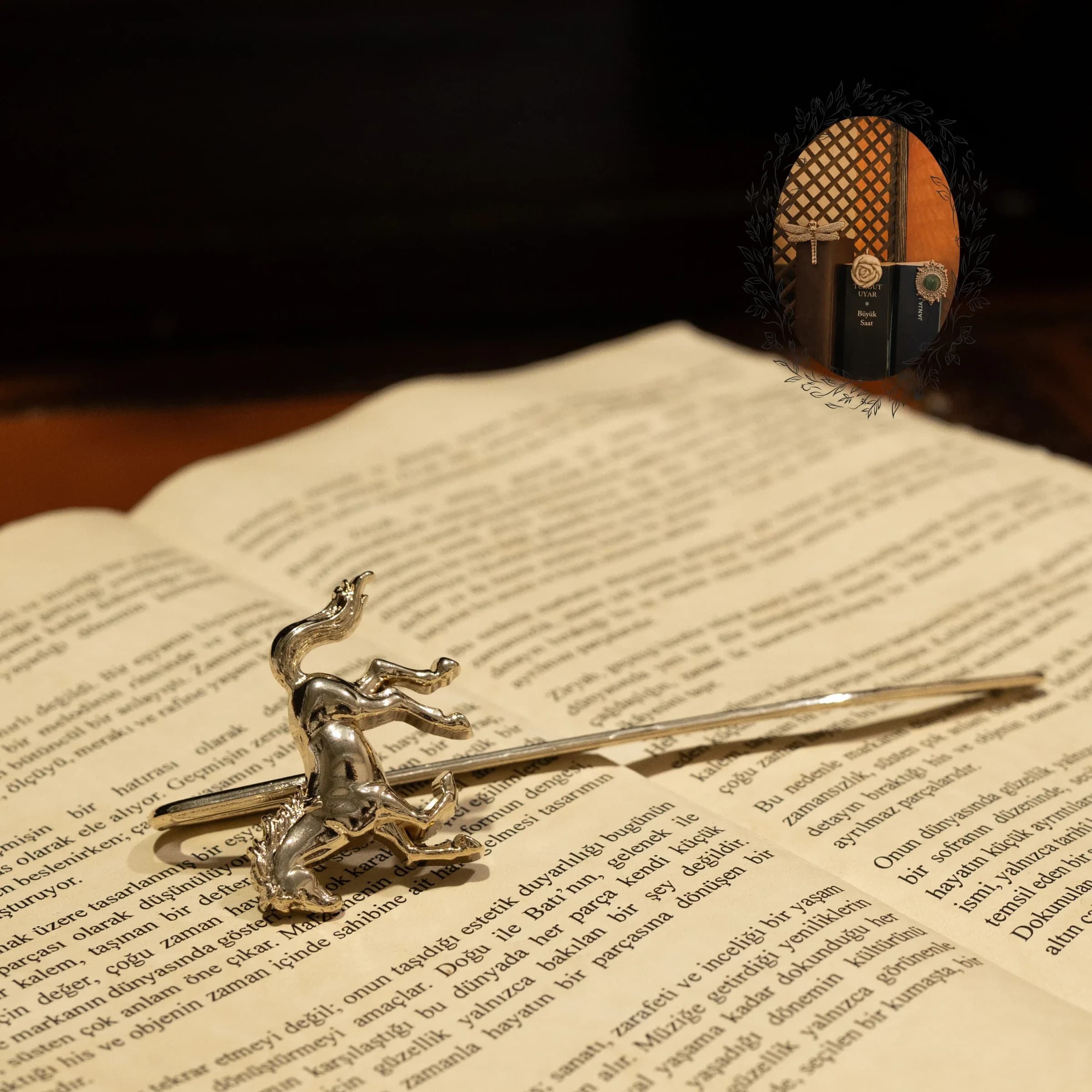 Metalen boekenlegger