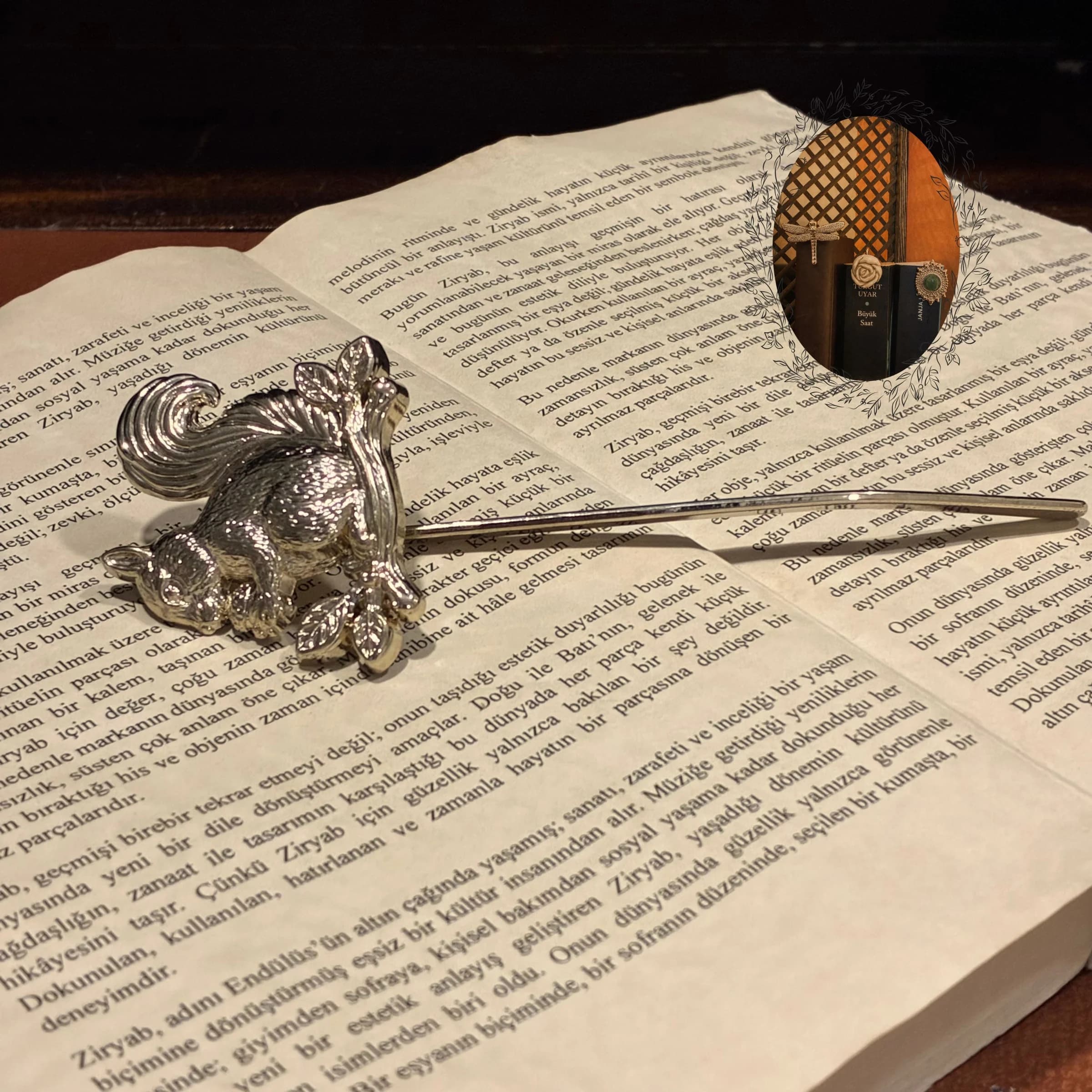 Metalen boekenlegger