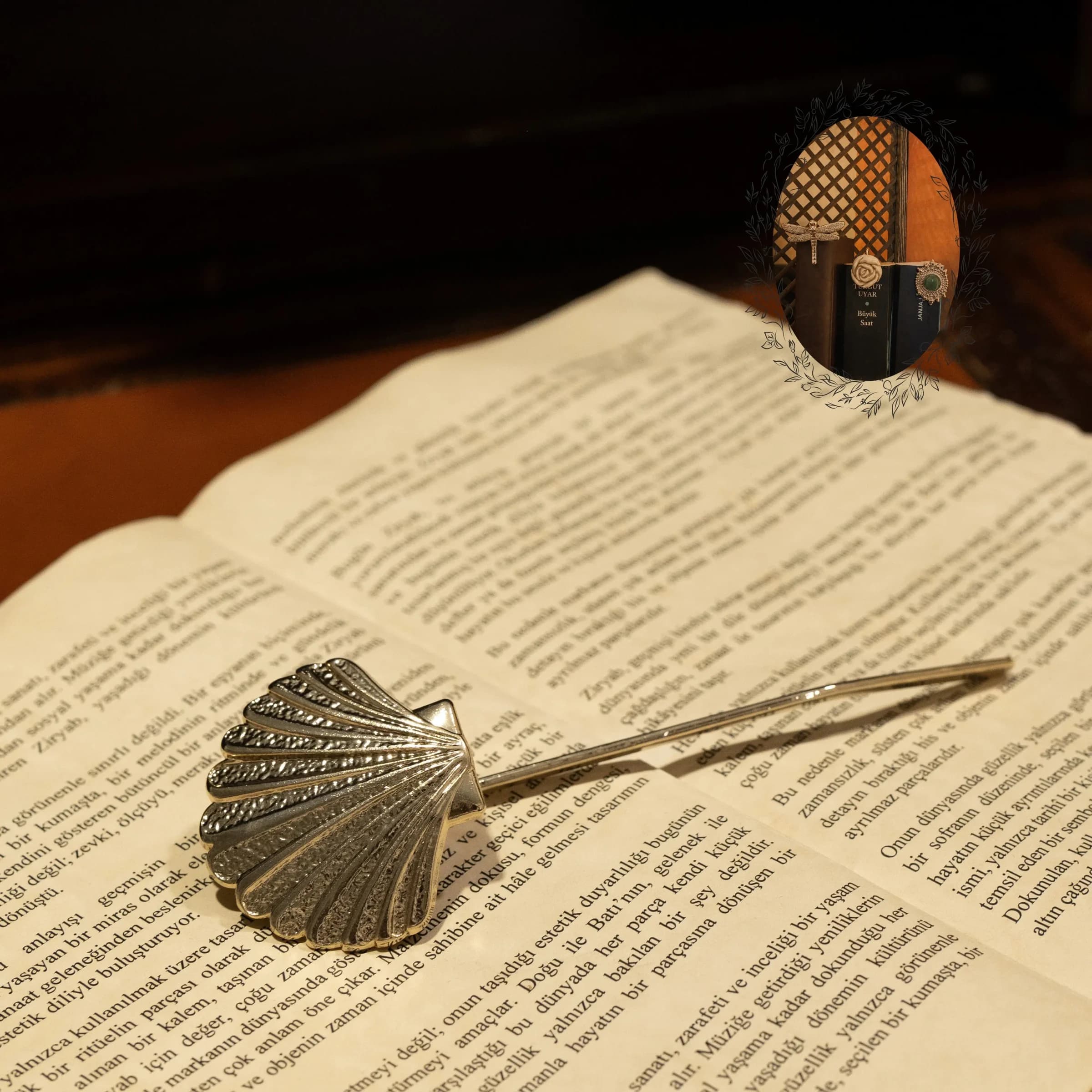 Metalen boekenlegger