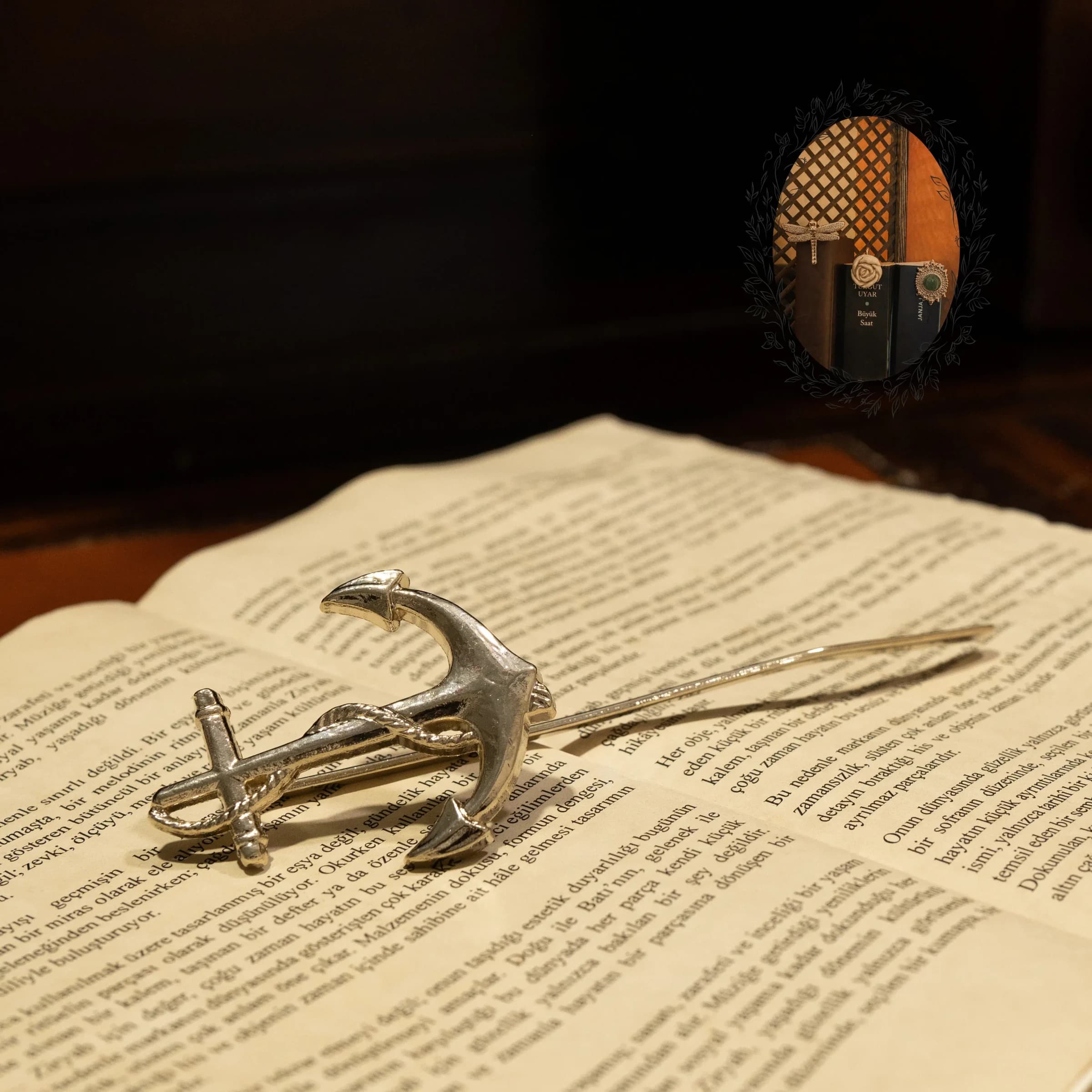 Metalen boekenlegger
