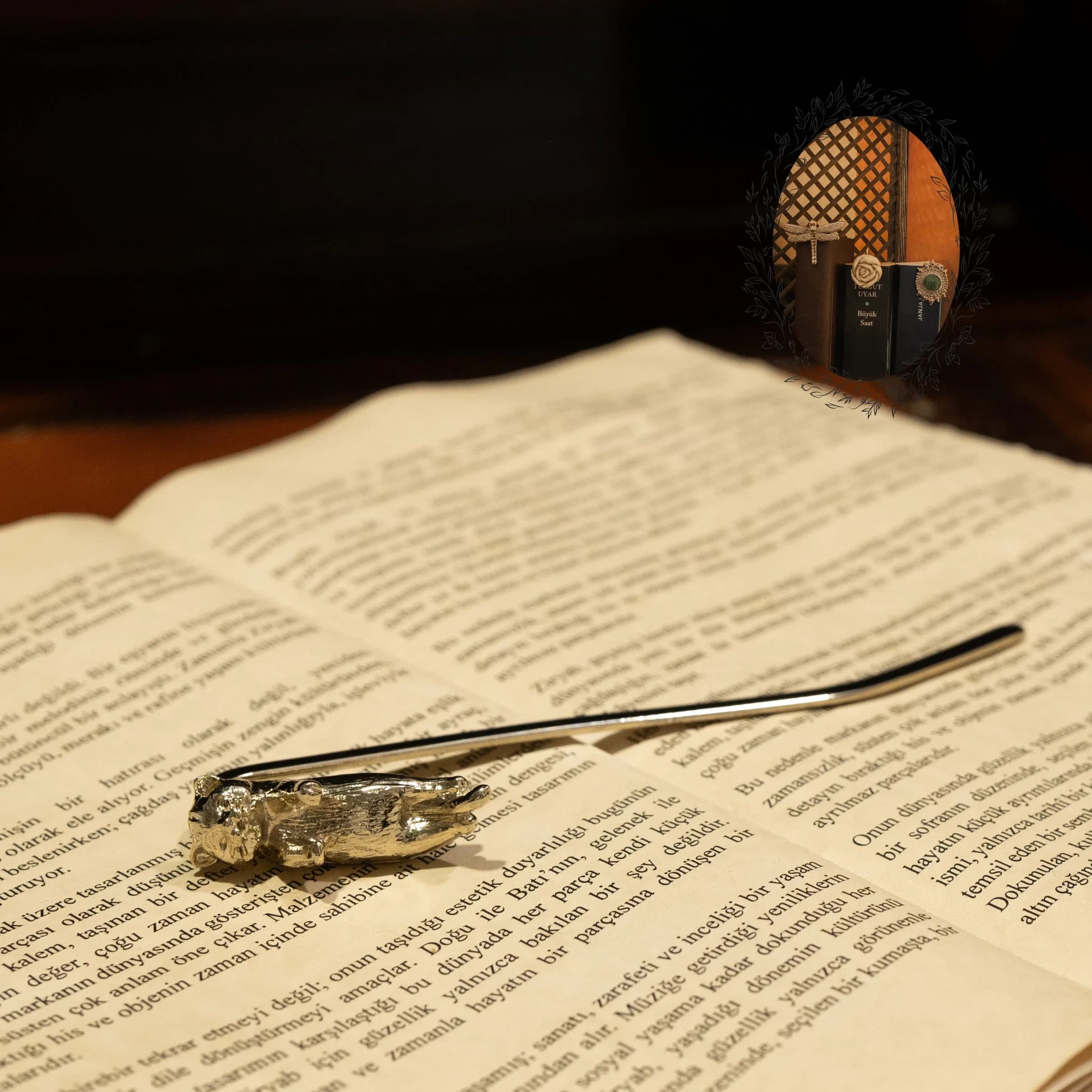 Metalen boekenlegger