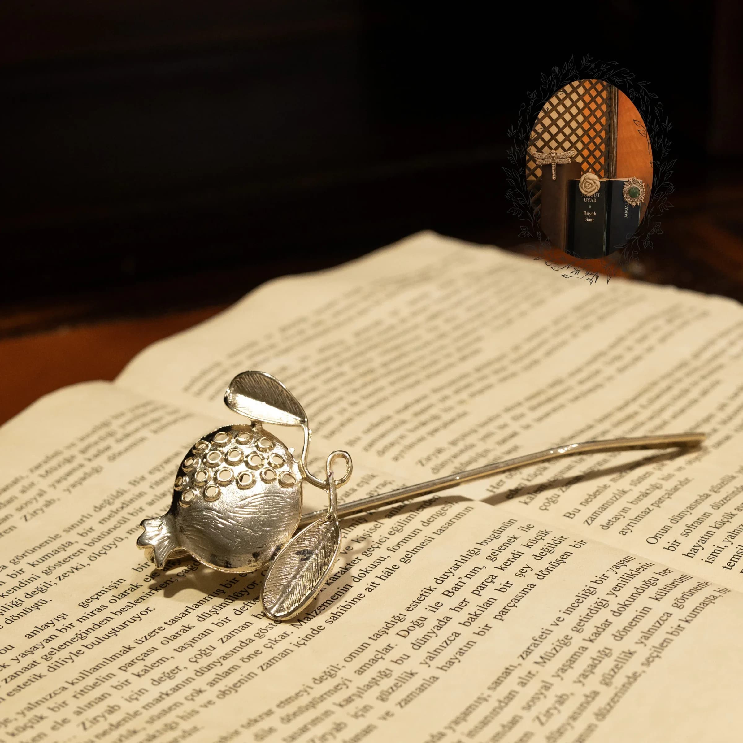 Metalen boekenlegger